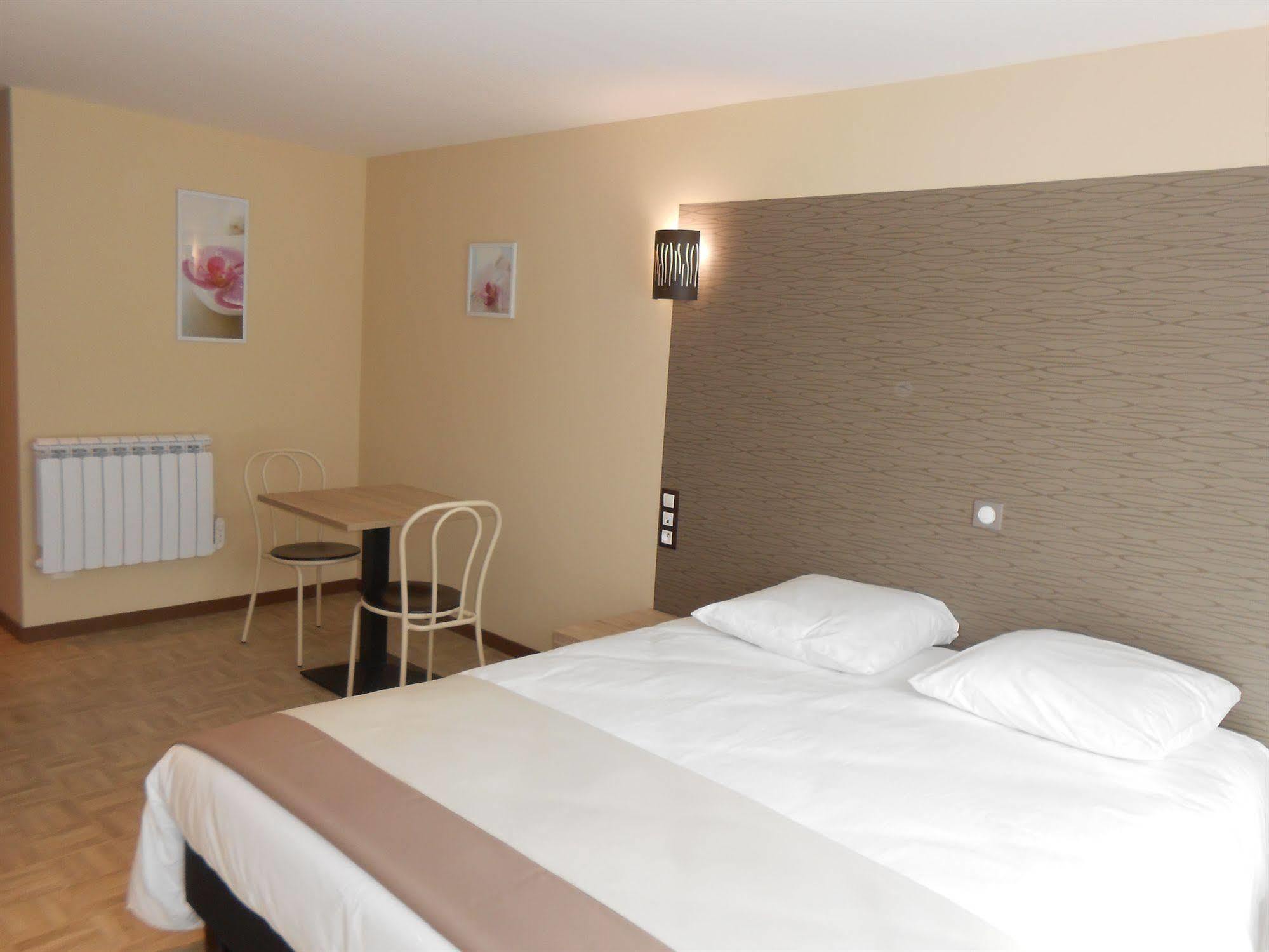 La Pause Hotel Évreux Kültér fotó